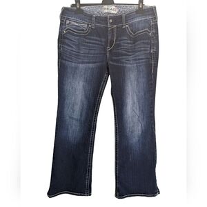Ariat Real blue jeans womens size 32S in great condition.